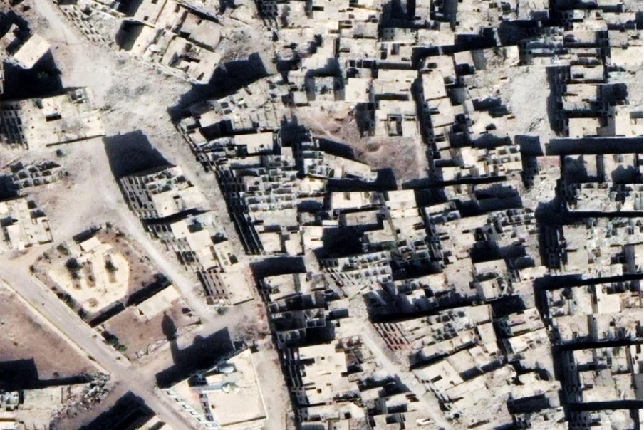 Image 7: Satellite image of Al-Hajar al-Aswad illustrating the fall of concrete slabs due to looting activities Source: Google Satellite (2023)