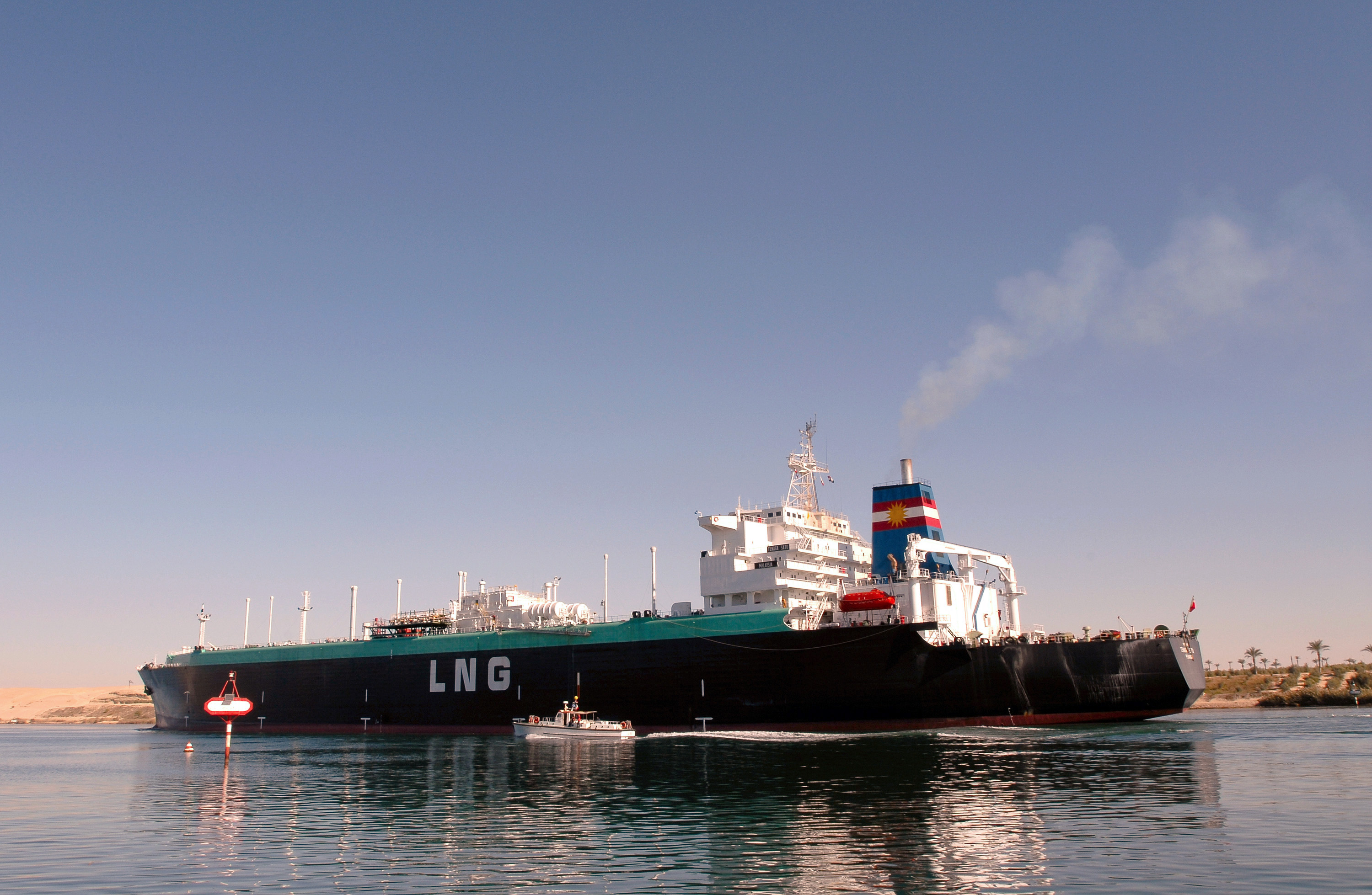 A liquefied natural gas tanker sails northbound on the Suez Canal in Ismailia, Egypt, on Dec. 11, 2007. Photo by Dana Smillie/Bloomberg.