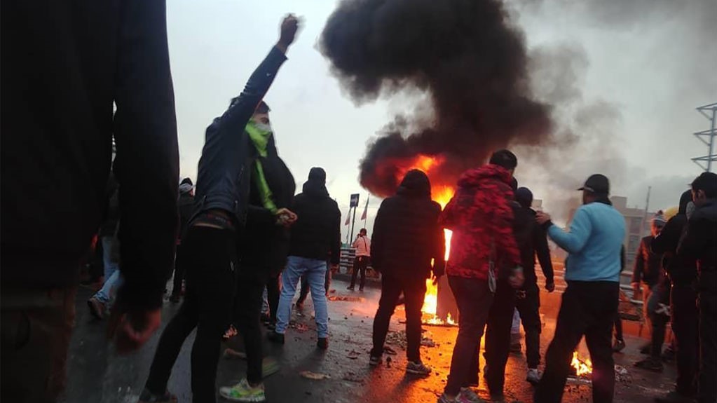 Iranian protesters gather around a fire during a demonstration against an increase in gasoline prices in the capital Tehran, on November 16, 2019. 