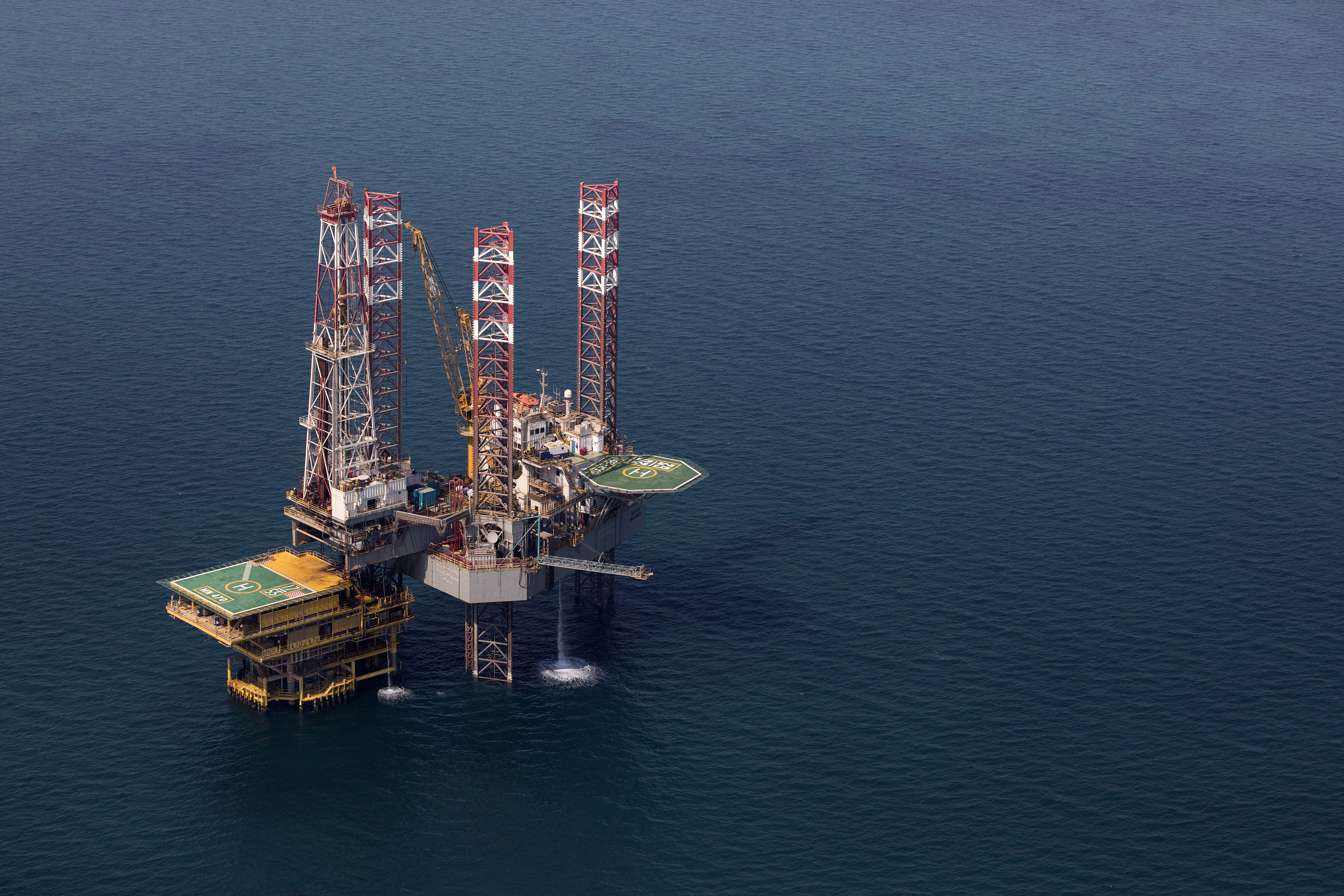 Offshore drilling platform at Aramco’s Manifa oilfied, Saudi Arabia. Photo by Simon Dawson/Bloomberg via Getty Images.