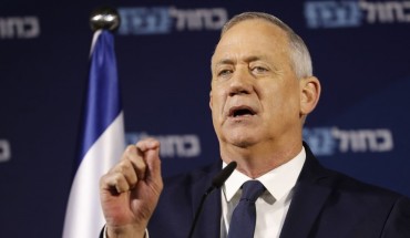 Retired Israeli General Benny Gantz, one of the leaders of the Blue and White (Kahol Lavan) political alliance, gives a press conference in Tel Aviv on January 25, 2020.