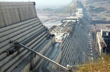 Building site machines stand on the construction site of the Grand Ethiopian Renaissance Dam in Guba in the North West of Ethiopia, 24 November 2017. 