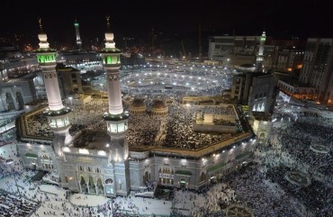  Muslim pilgrims gather at the Grand Mosque in Saudi Arabia's holy city of Mecca on August 7, 2019, prior to the start of the annual Hajj pilgrimage in the holy city. 