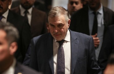  Iraqi Prime Minister Mohammed Tawfiq Allawi arrives at the parliament headquarters ahead of a special session for a confidence vote on the new cabinet members. 