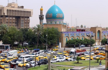 BAGHDAD, IRAQ - MAY 05: Taxies and vehicles are seen after vehicles with odd and even numbered plates were allowed to hit the road by the Iraqi General Directorate of Traffic as part of the novel coronavirus (COVID-19) pandemic measures in Baghdad, Iraq on May 05, 2020. Vehicles with odd-numbered plates were allowed to odd numbered days and even-numbered plates were allowed to even-numbered days. (Photo by Murtadha Al-Sudani/Anadolu Agency via Getty Images)