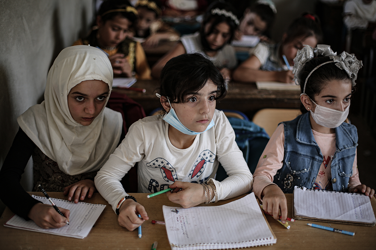 Women in northwest Syria take on physically demanding jobs - Al