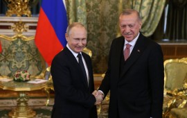  Russian President Vladimir Putin (L) greets Turkish President Recep Tayyip Erdogan (R) during their bilateral talks at the Grand Kremlin Palace on April 8, 2019 in Moscow, Russia.