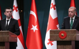 Turkey's President Recep Tayyip Erdogan (R) and Georgia's Prime Minister Giorgi Gakharia (L) hold a joint press conference at the Presidential Complex in Ankara on October 31, 2019.