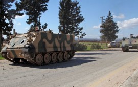Turkish-backed Syrian opposition forces deploy on the eastern neighbourhood of Saraqeb, east of Idlib in northeastern Syria, on March 2, 2020. 