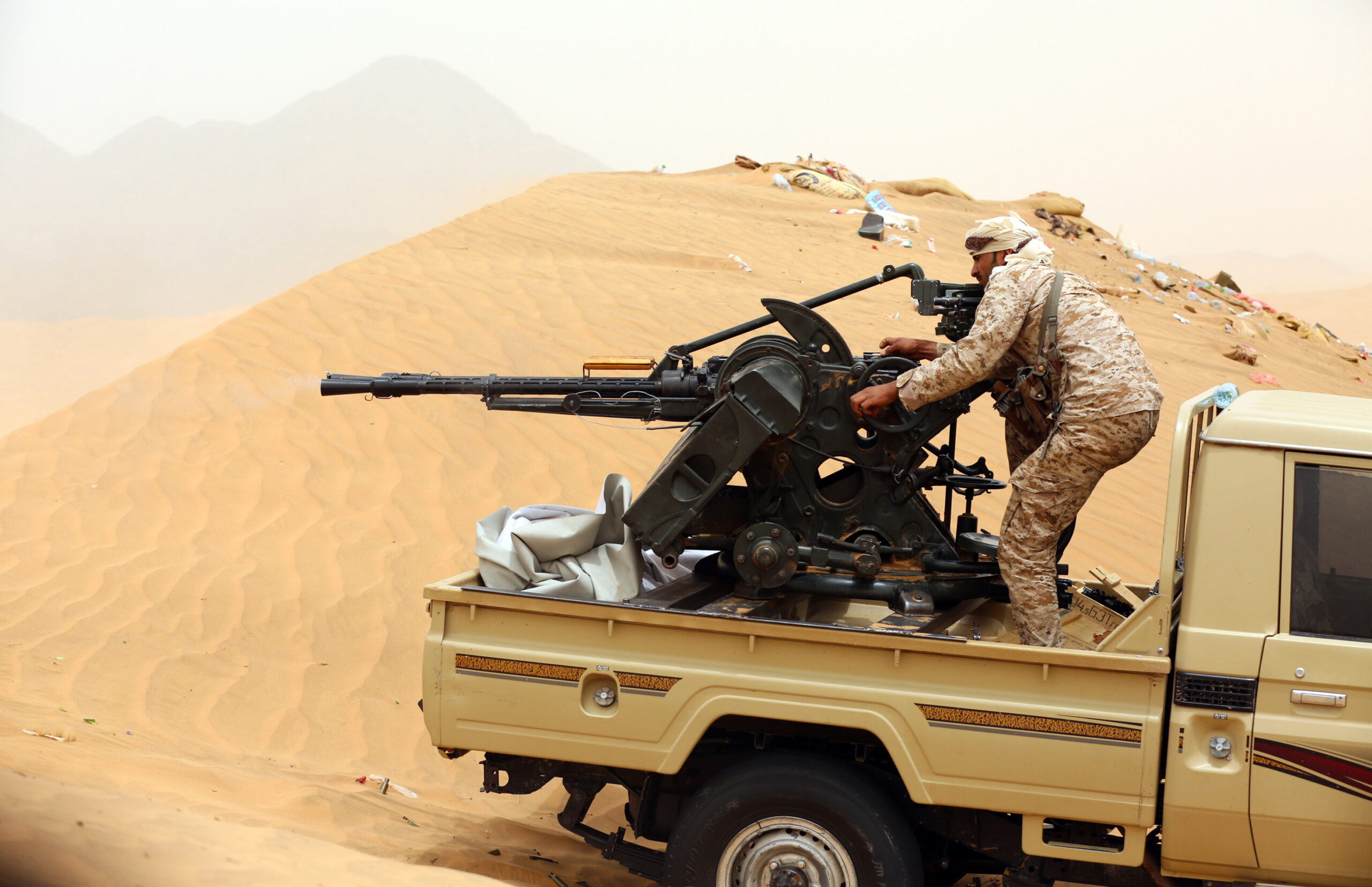 A Yemeni tribesman from the Popular Resistance Committees, supporting forces loyal to Yemen's Saudi-backed President, manoeuvrers a gun mounted on a pick up truck during fighting against Shiite Huthi rebels and their allies on June 30, 2017 in the area of Sirwah, west of Marib city.