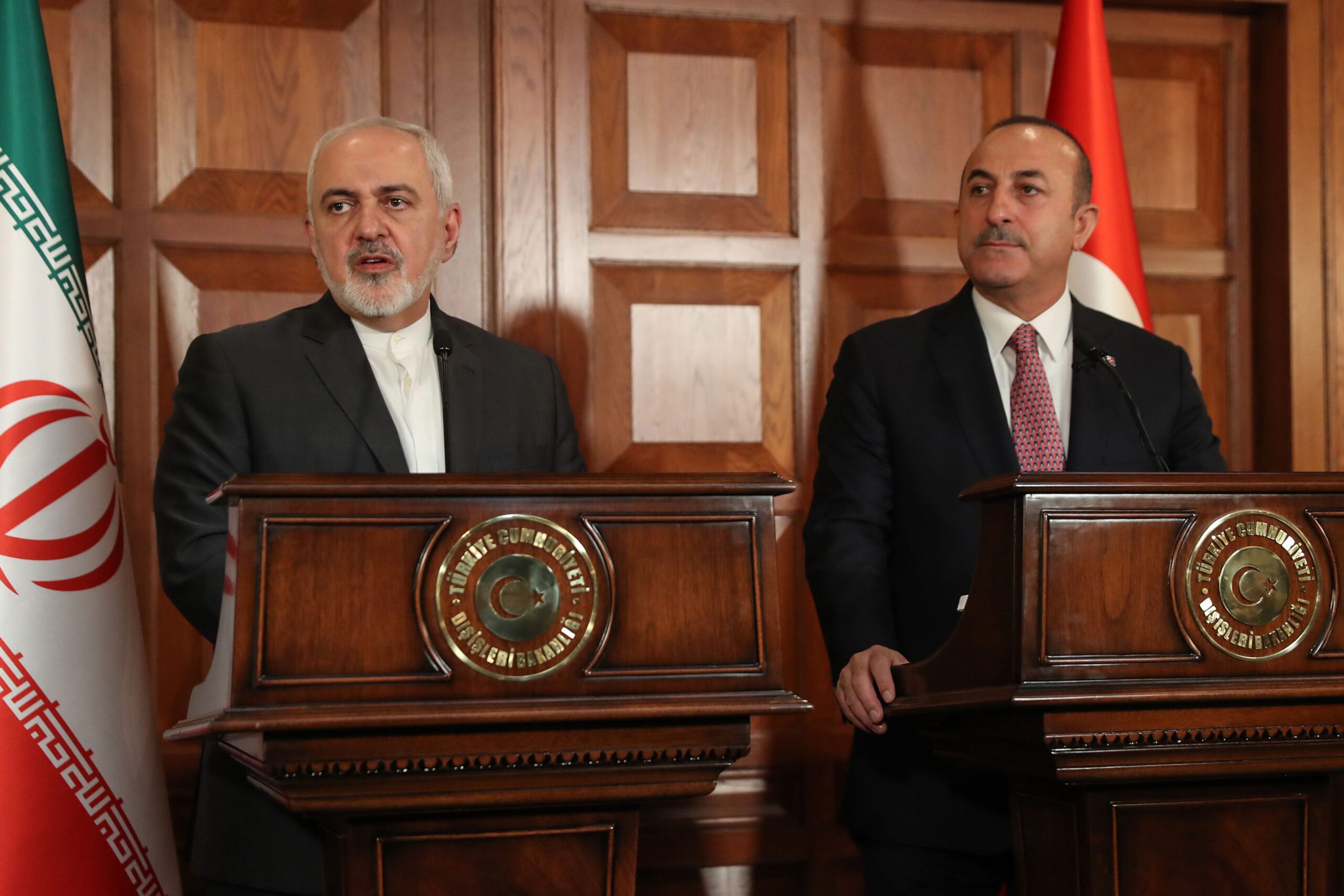 Turkish Foreign Minister Mevlut Cavusoglu (R) and Iranian Foreign Minister Mohammad Javad Zarif (L) give a press conference in Ankara, Turkey, on April 17, 2019.