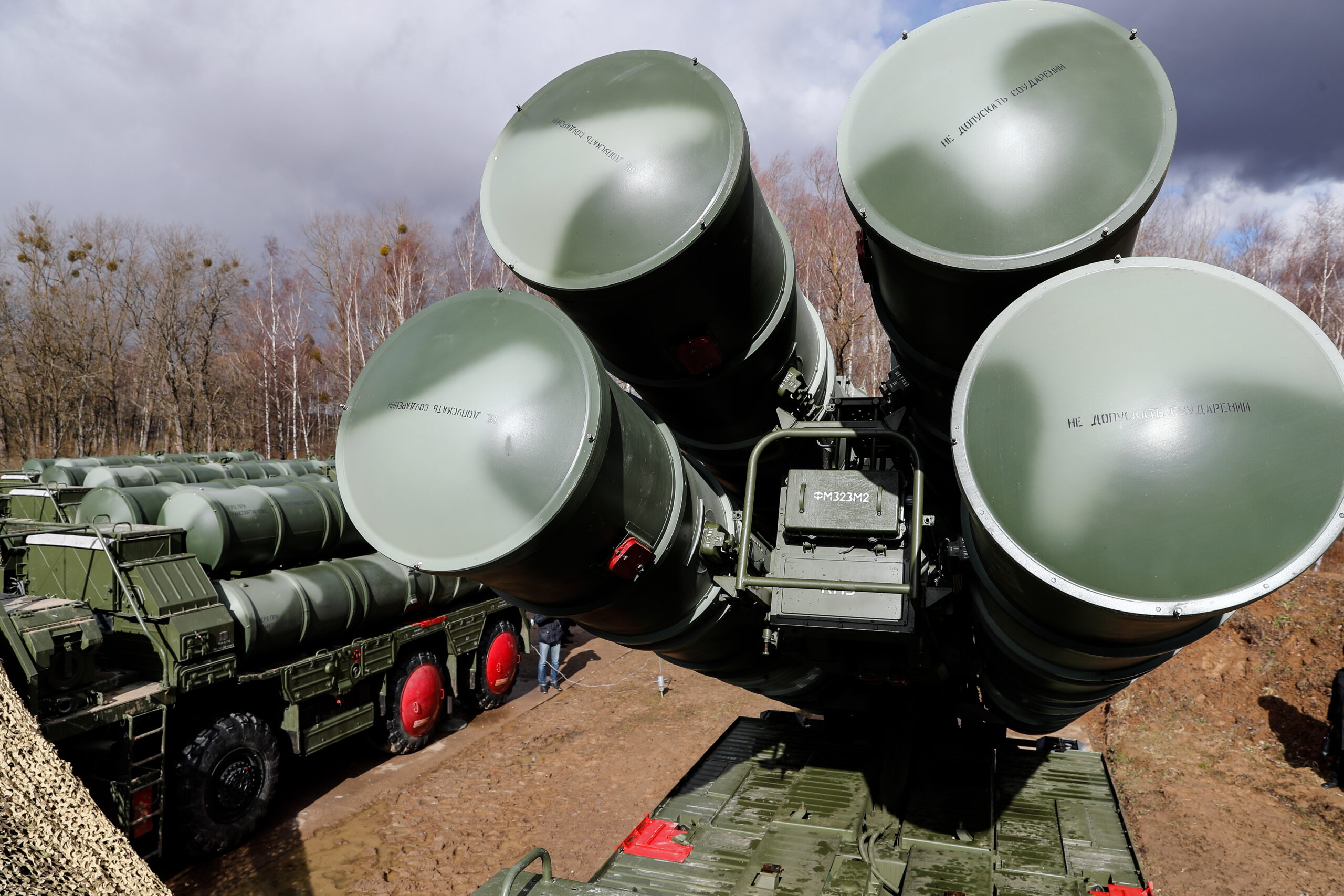  S-400 Triumf anti-aircraft missile system crews have assumed combat duty in the Kaliningrad Region, the system designed to repel any contemmporary aerospace attack, such as stealth and fighter aircraft, bombers, cruise and ballistic missiles, drones and hypersonic targets. 
