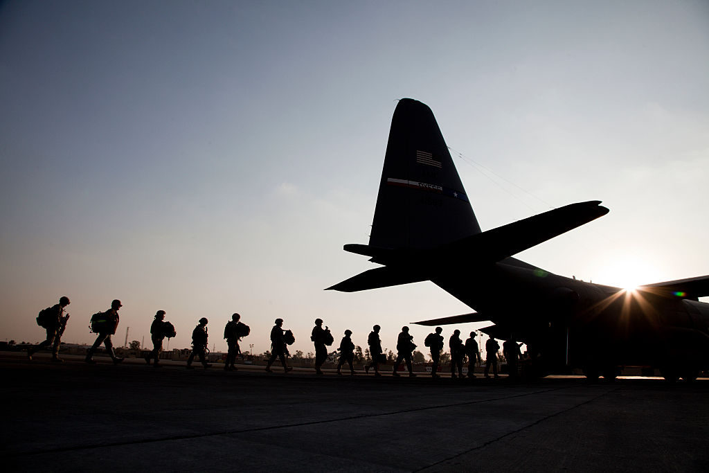 American soldiers board a US Airforce C130 at Baghdad Airport. 