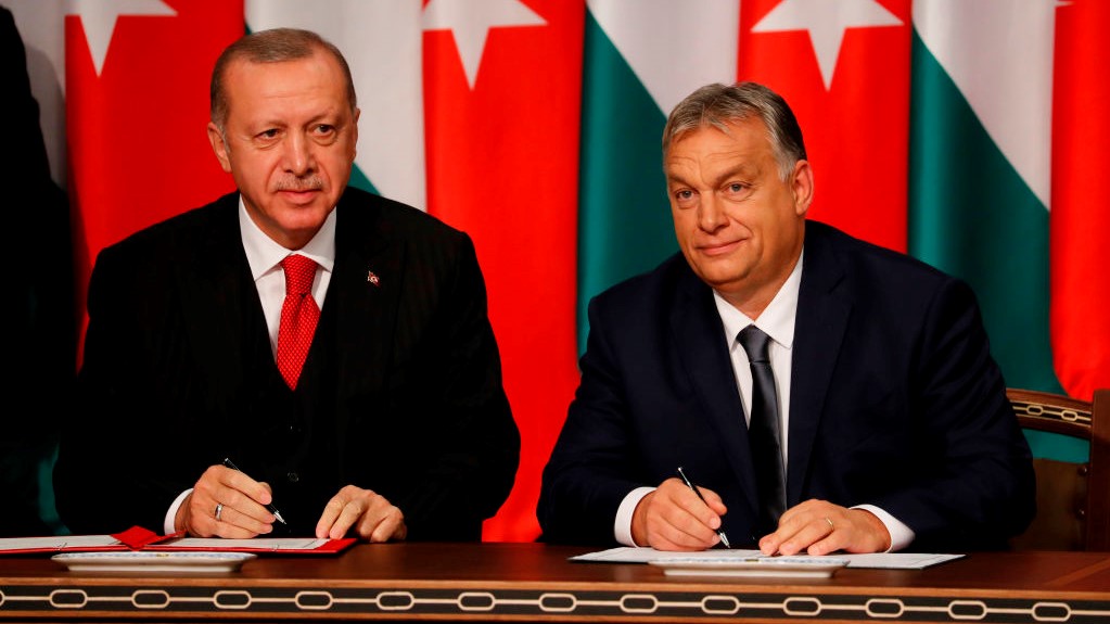 Turkish President Recep Tayyip Erdogan (L) poses with Hungarian Prime minister Viktor Orbán after they met for discussions on Syria and migration on November 7, 2019 in Budapest, Hungary. 