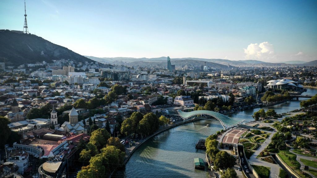 This aerial photograph taken on September 22, 2018, shows The River Kura (Mtkvari) in the Georgian capital Tbilisi. 