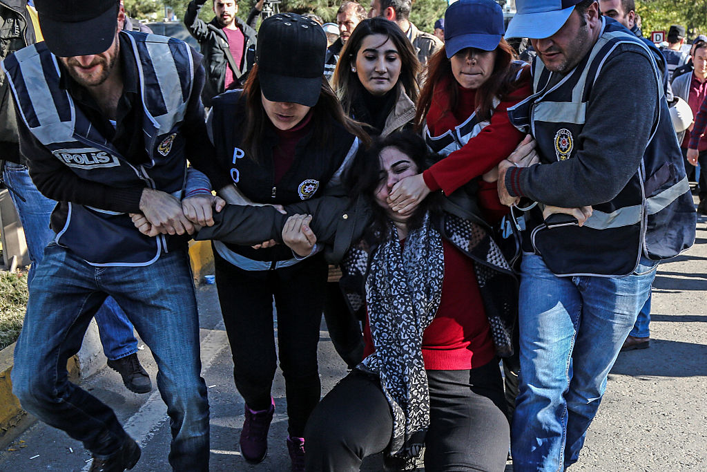 Turkish police officers detain former pro-Kurdish Peoples' Democracy Party (HDP) parliamentarian, Sebahat Tuncel (C) on November 4, 2016 during a demonstration outside Diyarbakir's courthouse. A Turkish court on November 4 formally arrested the two co-leaders of the pro-Kurdish Peoples' Democratic Party (HDP) as well as five of the party's MPs, state-run Anadolu news agency said.