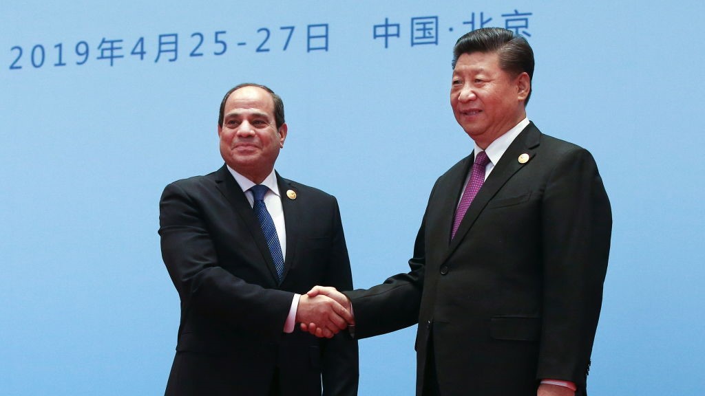 China's President Xi Jinping (R) welcomes Egypt's President Abdel Fattah el-Sisi at the Second Belt and Road Forum. 