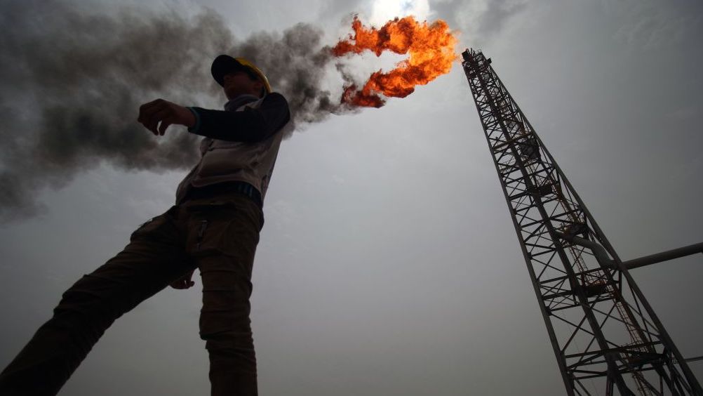 An employee walks at the Hammar Mushrif new Degassing Station Facilities site inside the Zubair oil and gas field, north of the southern Iraqi province of Basra on May 9, 2018. (Photo by HAIDAR MOHAMMED ALI / AFP) (Photo credit should read HAIDAR MOHAMMED ALI/AFP via Getty Images)