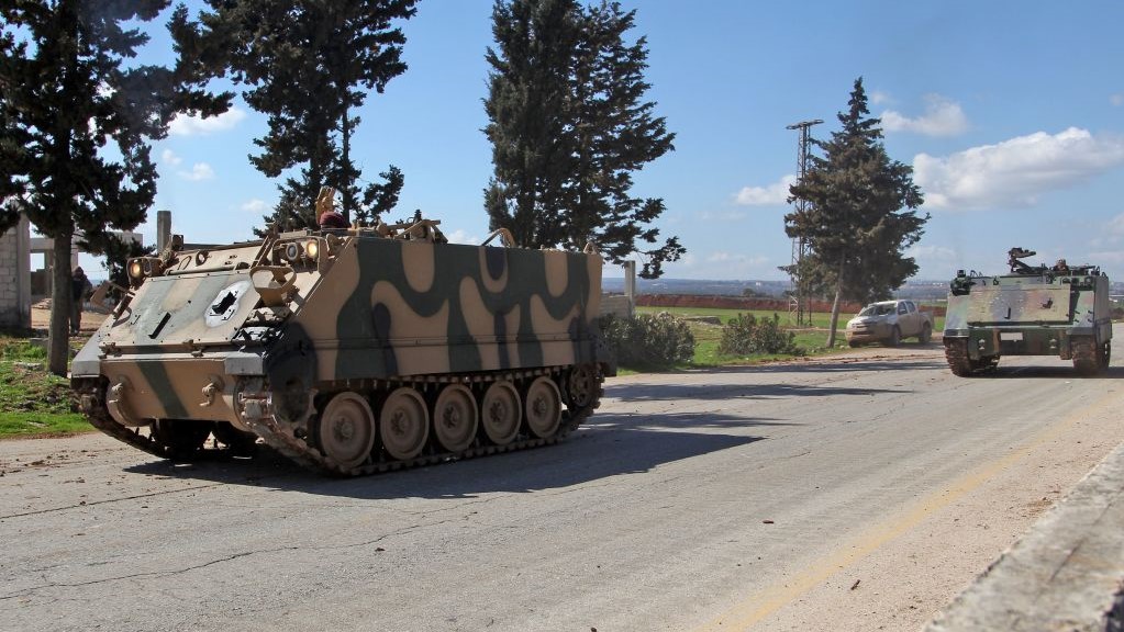 Turkish-backed Syrian opposition forces deploy on the eastern neighbourhood of Saraqeb, east of Idlib in northeastern Syria, on March 2, 2020. 