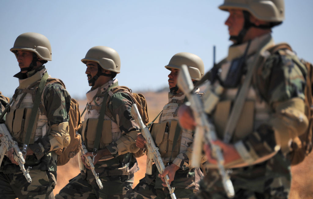 A picture taken during a guided tour with the Russian army shows Syrian elite soldiers taking part in an instruction session with Russian military trainers, on September 24, 2019 at an army base in Yafour, some 30 kms west of Damascus. (Photo by Maxime POPOV / AFP) (Photo credit should read MAXIME POPOV/AFP via Getty Images)