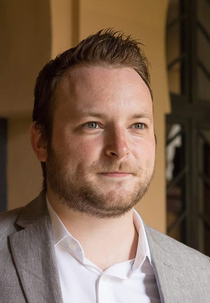 Neil Hauer headshot 