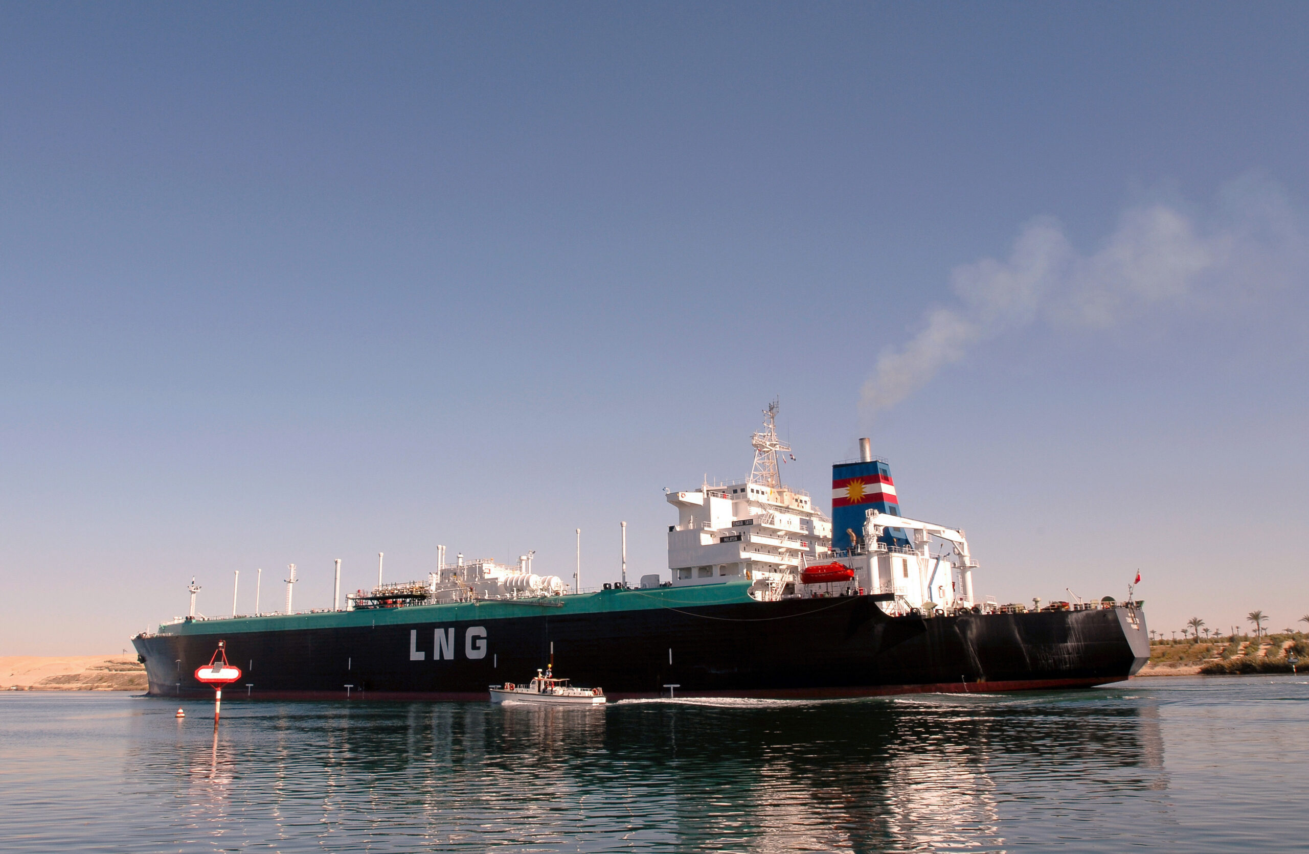 A liquefied natural gas tanker sails northbound on the Suez Canal in Ismailia, Egypt, on December 11, 2007. Photo by Dana Smillie/Bloomberg.