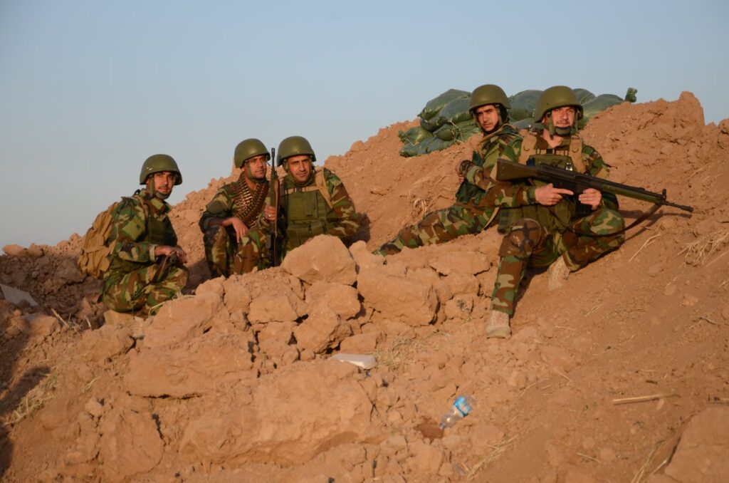Peshmerga forces behind an earthen berm. Source: Provided to the author by a Peshmerga officer.
